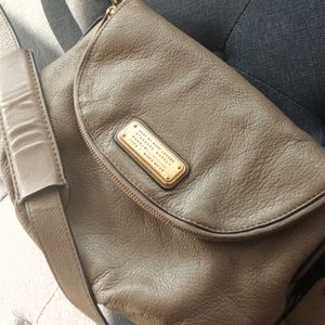 Marc by Marc Jacobs Classic Q Natasha in taupe.